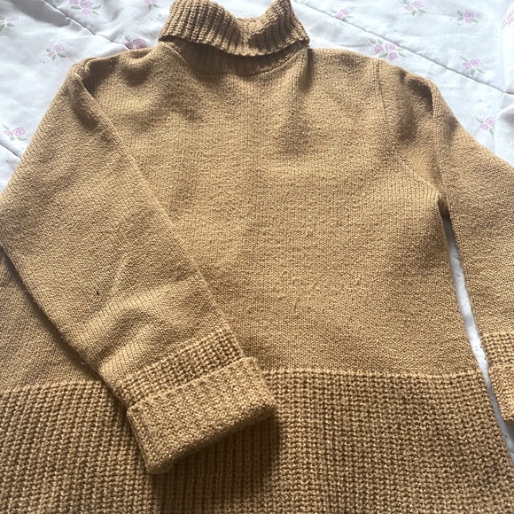 Beige turtleneck sweater - Picture 1 of 2